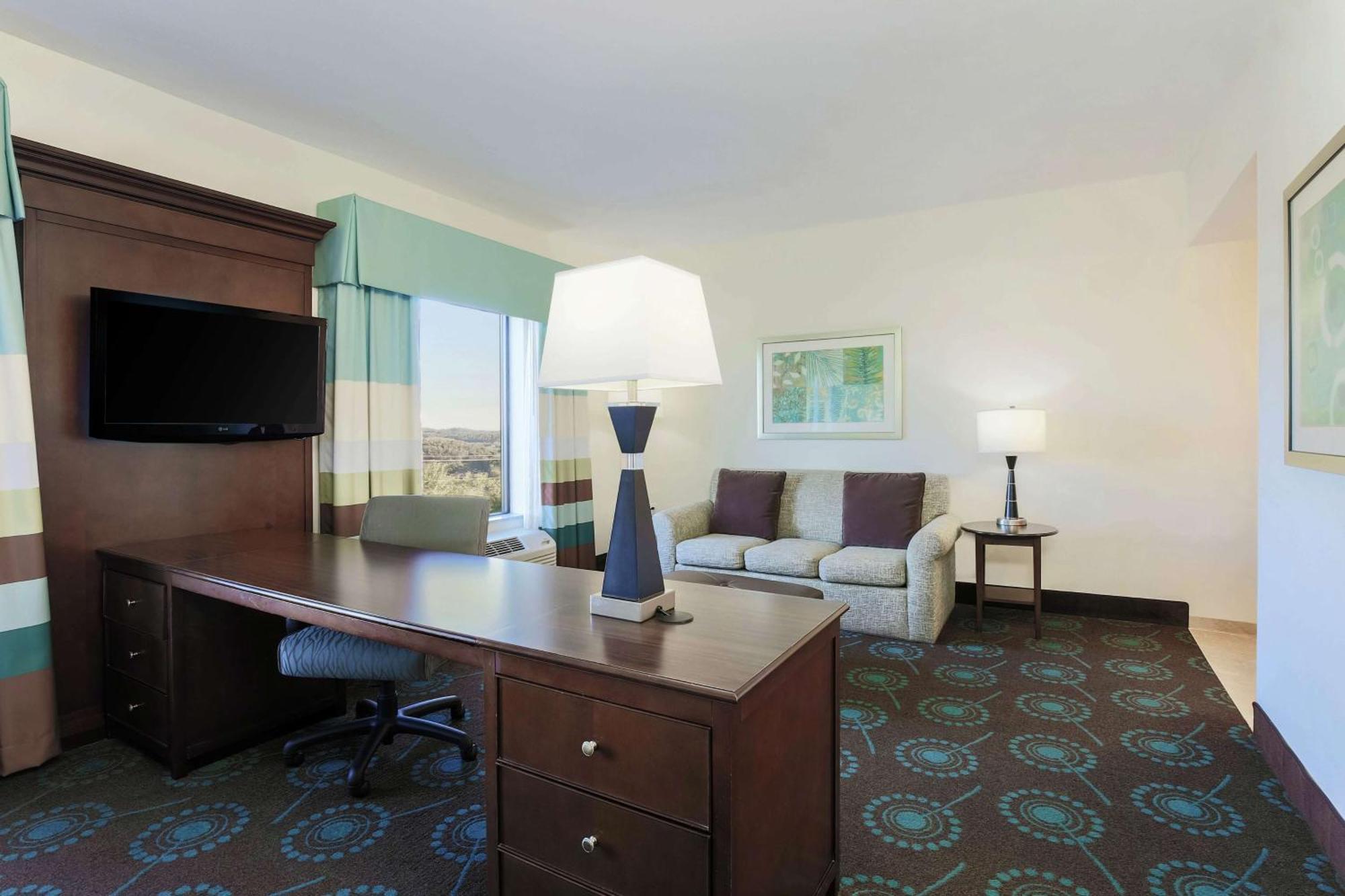 Hampton Inn & Suites Wheeling - The Highlands Triadelphia Eksteriør bilde