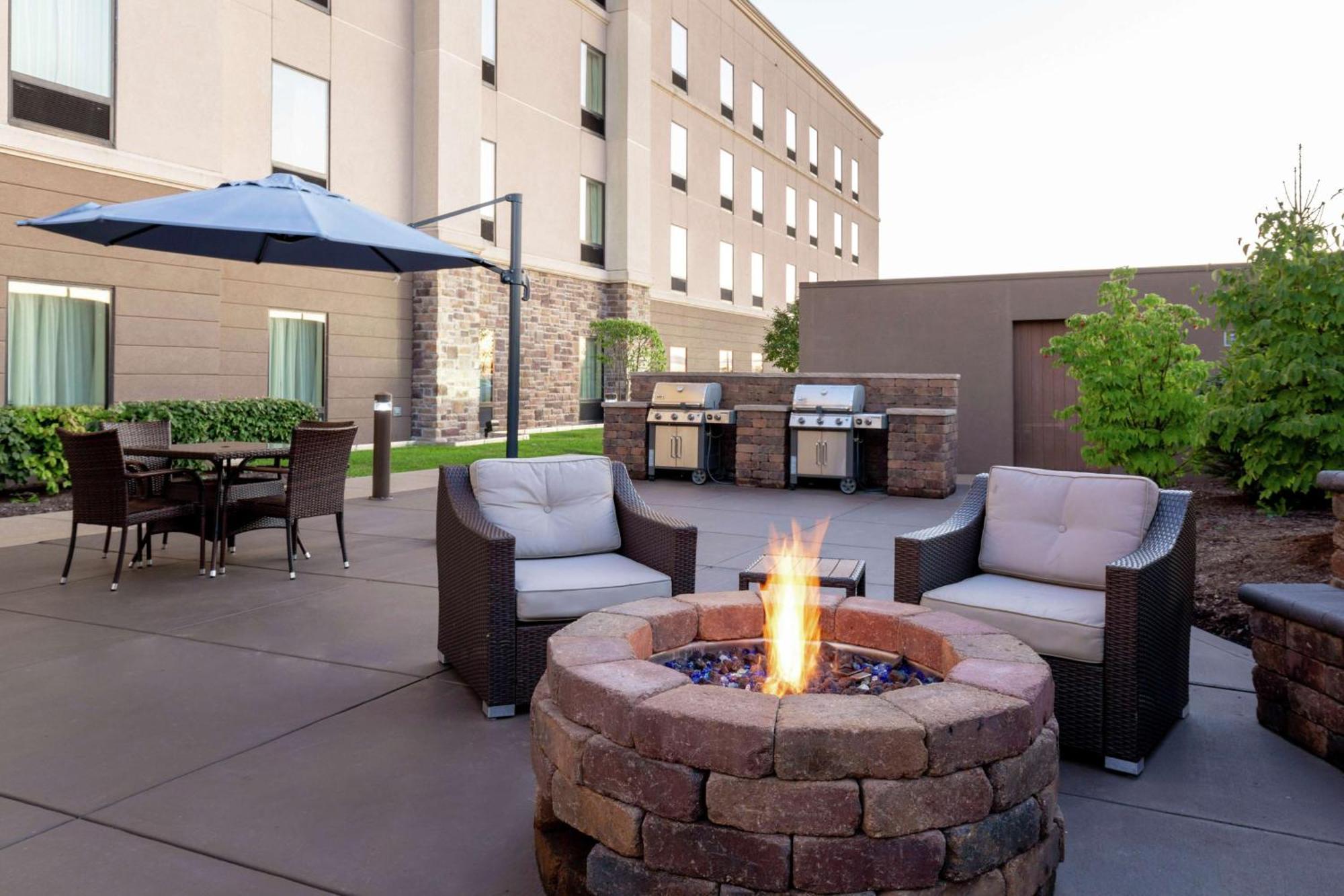 Hampton Inn & Suites Wheeling - The Highlands Triadelphia Eksteriør bilde